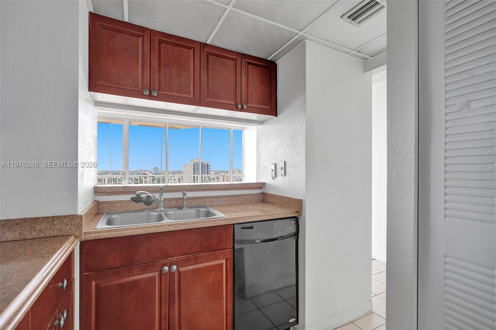 7601 E Treasure Dr 2205