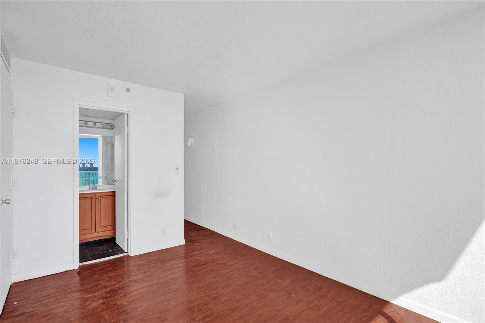 THE GRANDVIEW PALACE COND - Residential Lease