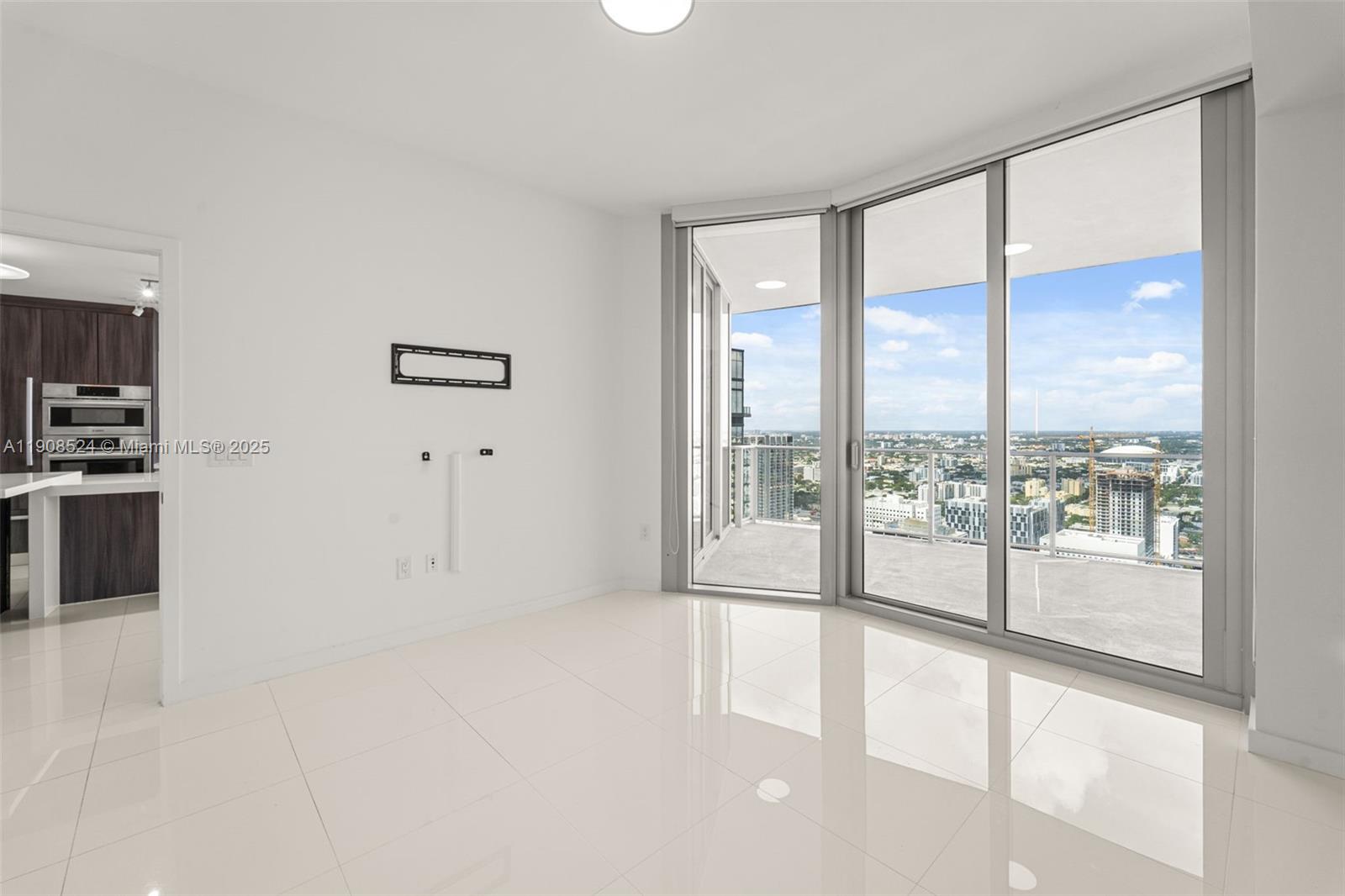 PARAMOUNT MIAMI WORLDCENT - Residential Lease