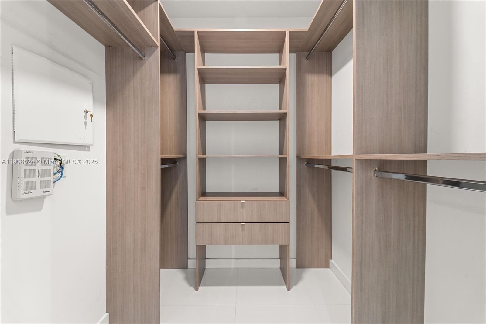 PARAMOUNT MIAMI WORLDCENT - Residential Lease