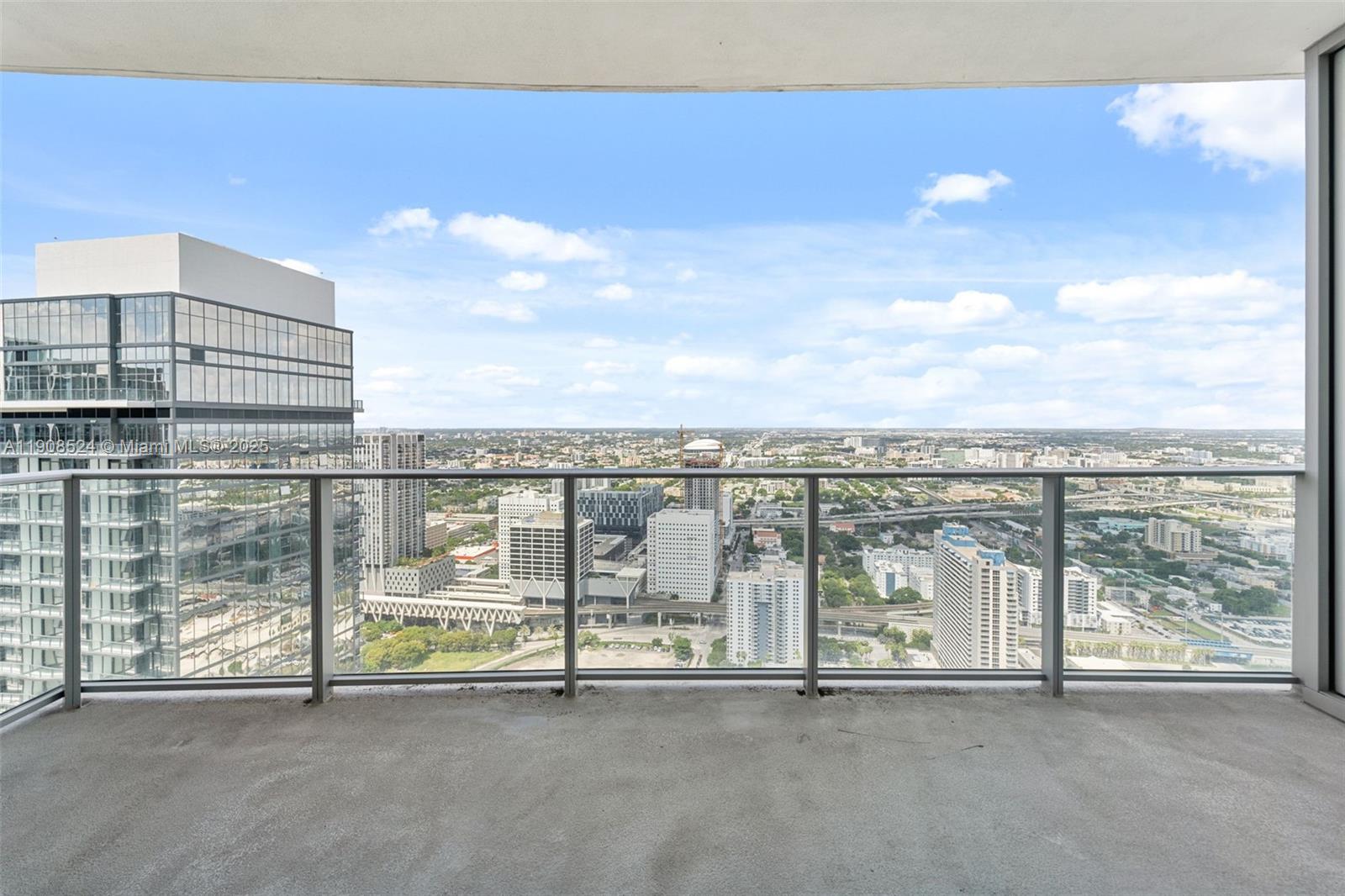 PARAMOUNT MIAMI WORLDCENT - Residential Lease