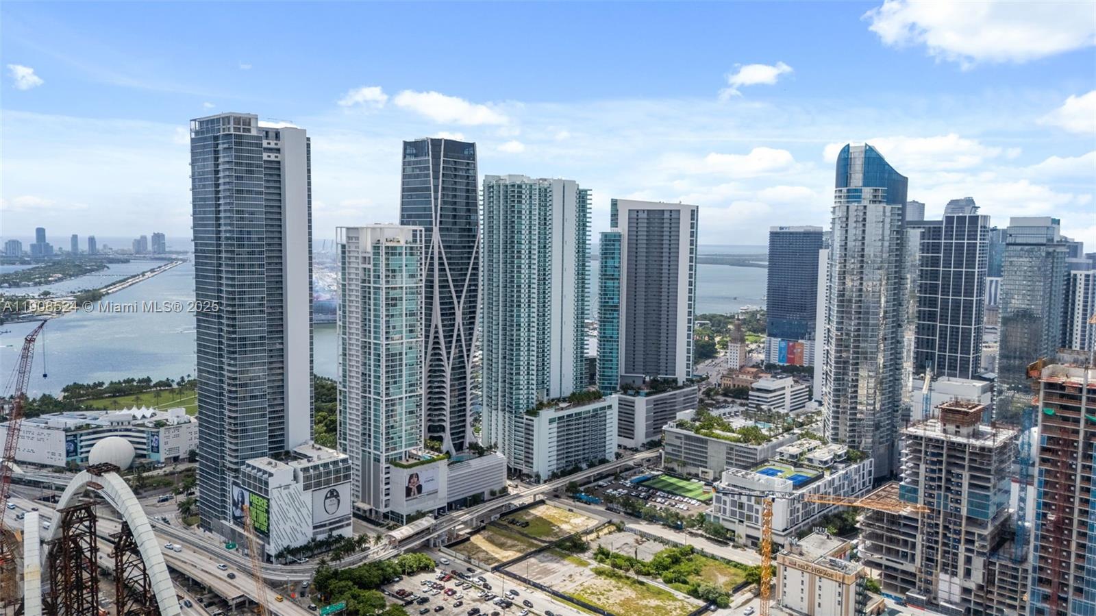 PARAMOUNT MIAMI WORLDCENT - Residential Lease