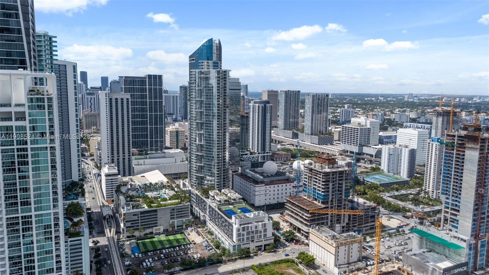 PARAMOUNT MIAMI WORLDCENT - Residential Lease