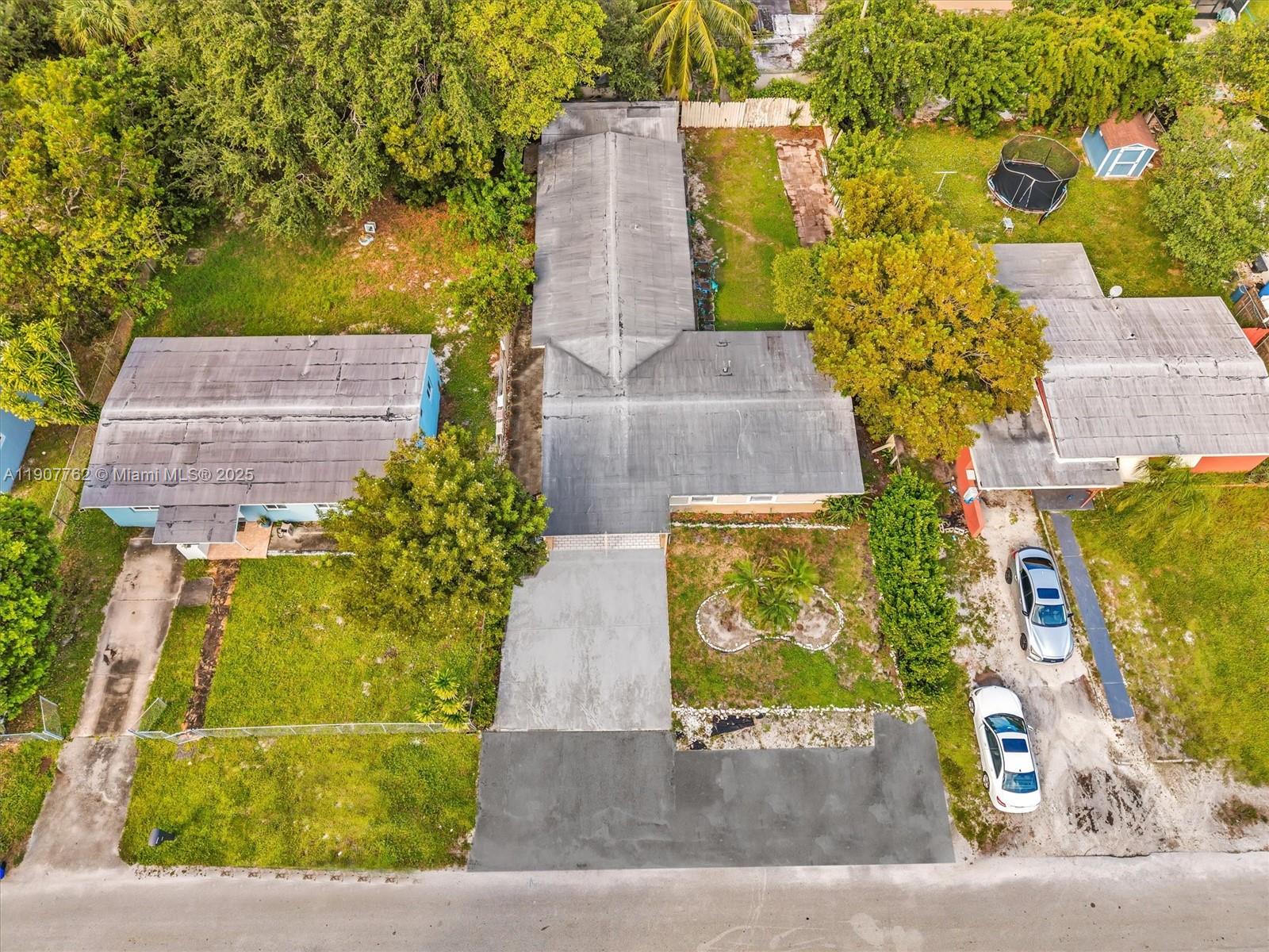 LAUDERDALE MANORS ADD - Residential