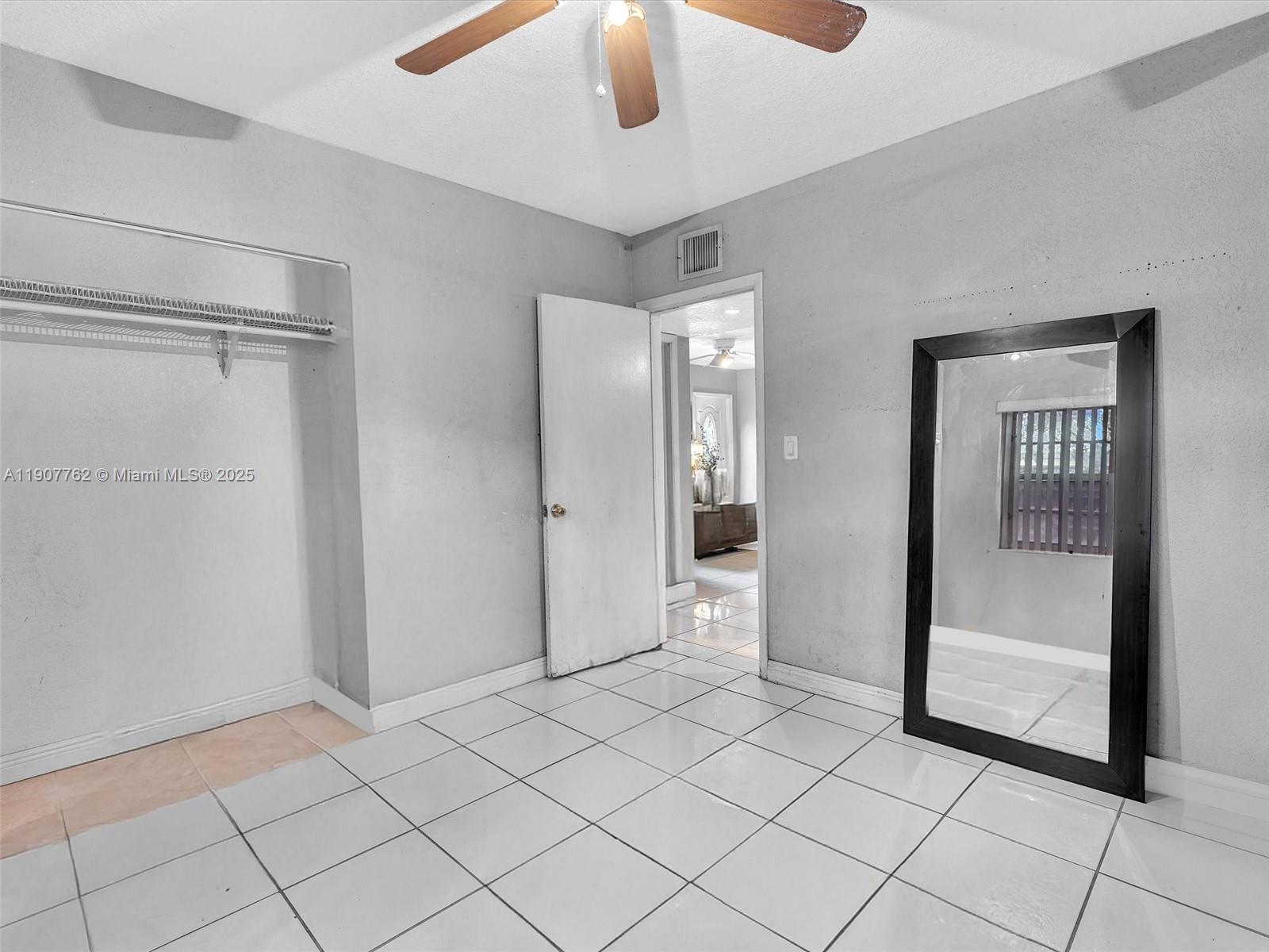 LAUDERDALE MANORS ADD - Residential