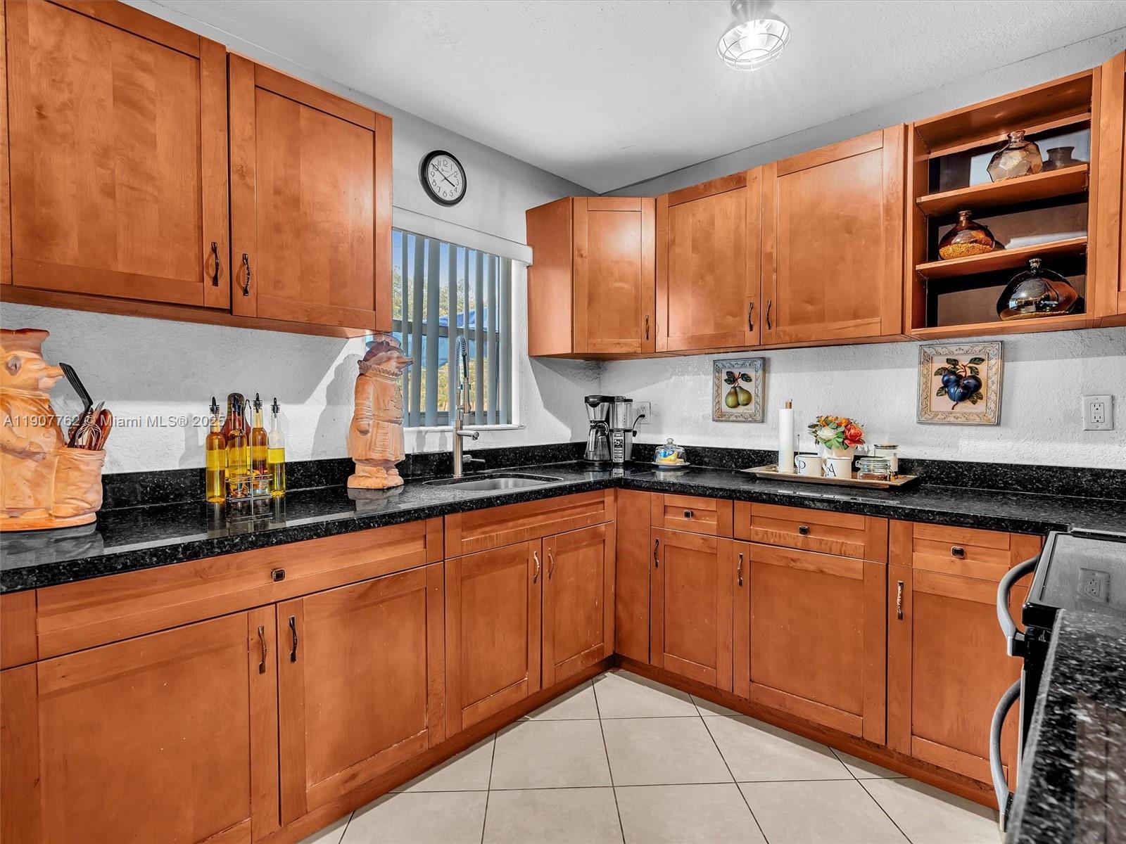 LAUDERDALE MANORS ADD - Residential