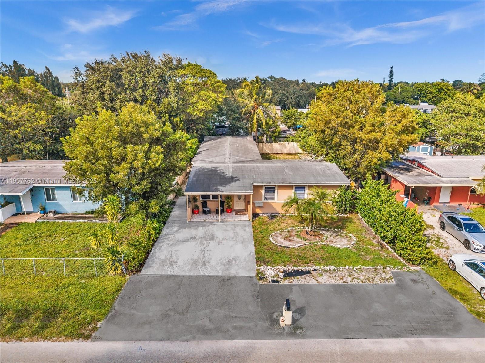 LAUDERDALE MANORS ADD - Residential