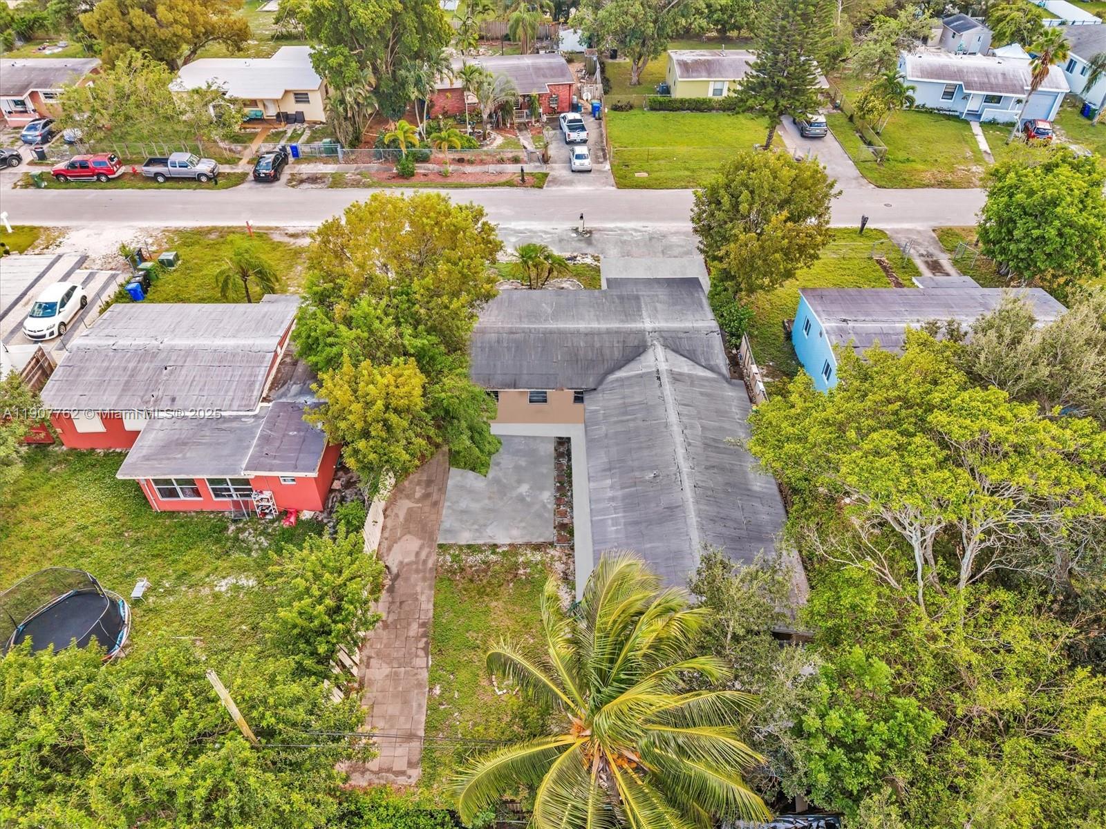 LAUDERDALE MANORS ADD - Residential