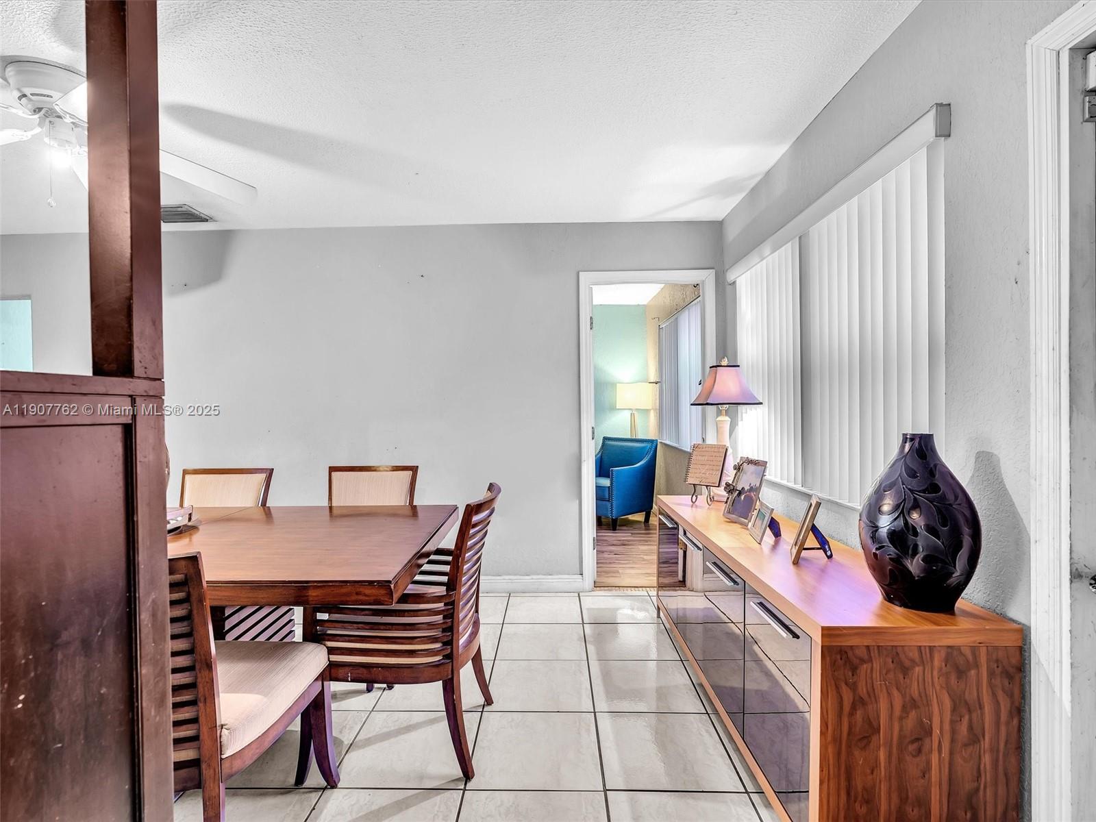 LAUDERDALE MANORS ADD - Residential