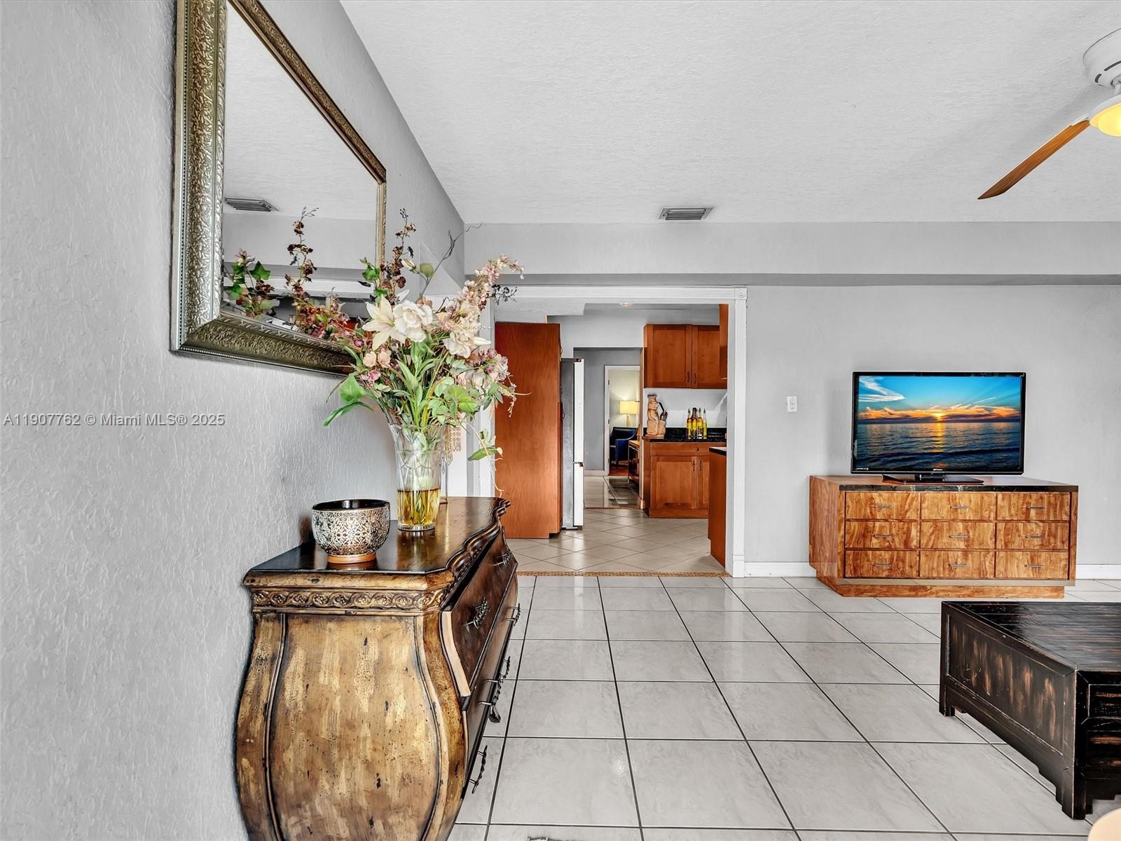 LAUDERDALE MANORS ADD - Residential