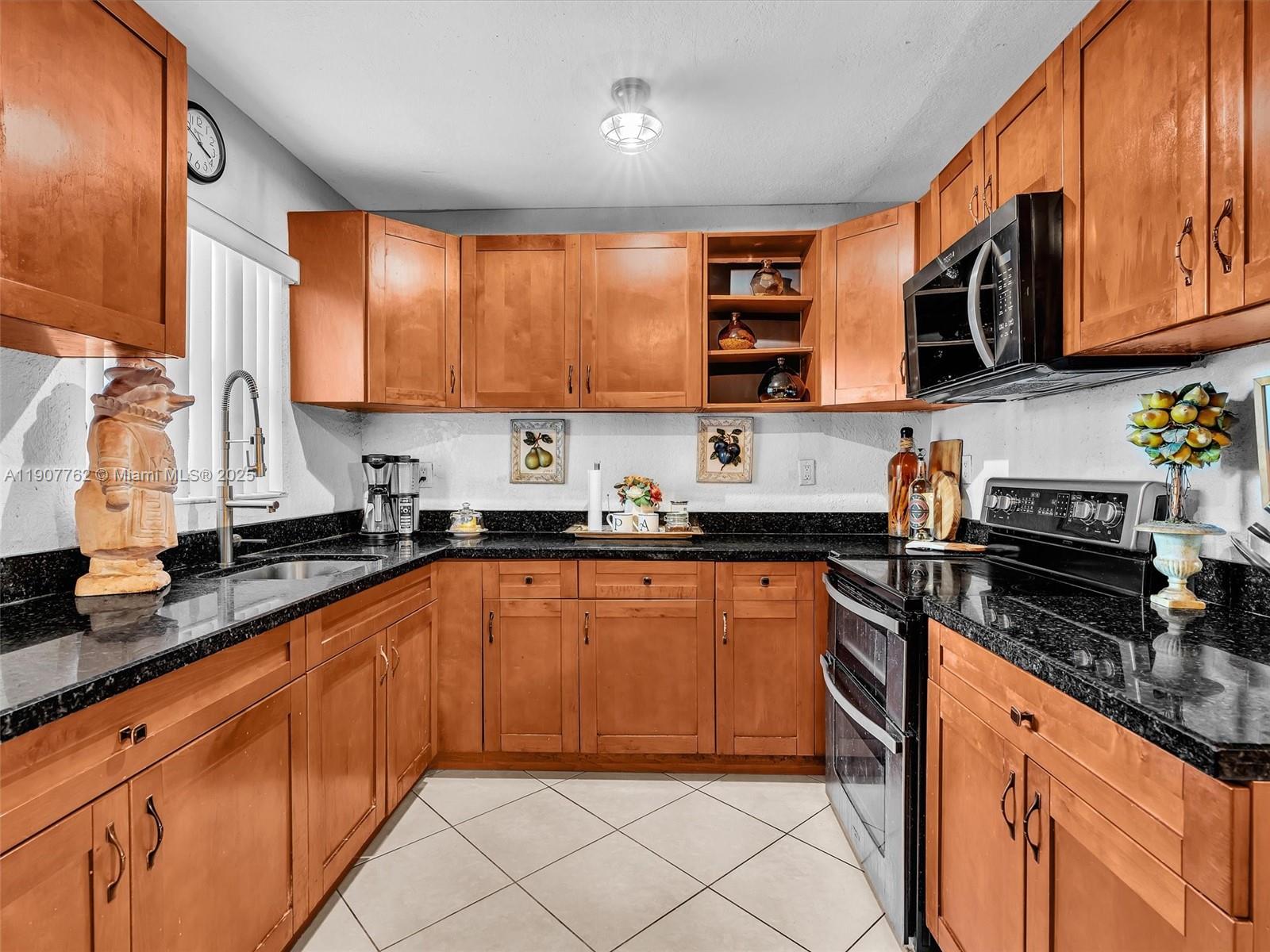 LAUDERDALE MANORS ADD - Residential