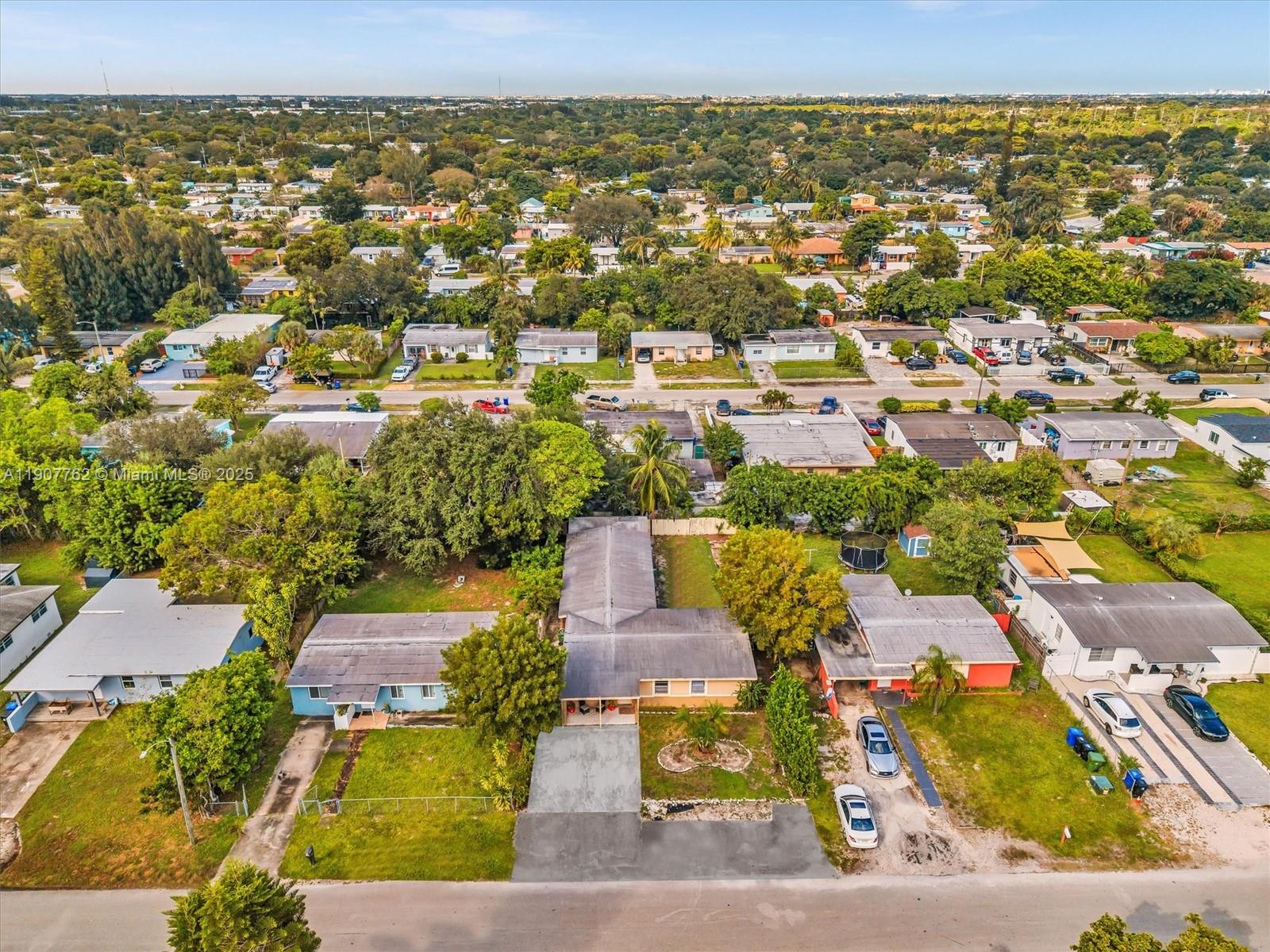 LAUDERDALE MANORS ADD - Residential