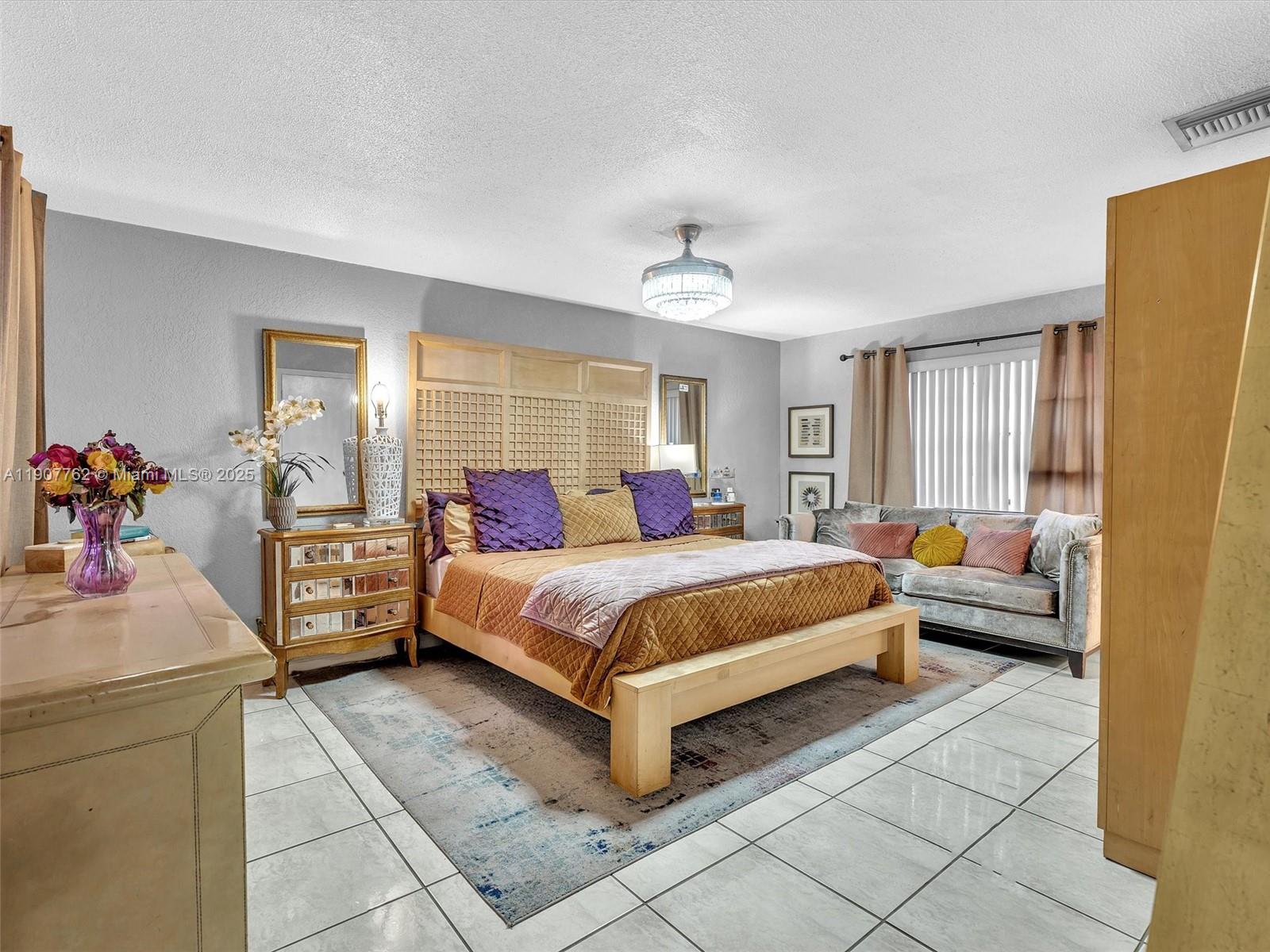 LAUDERDALE MANORS ADD - Residential