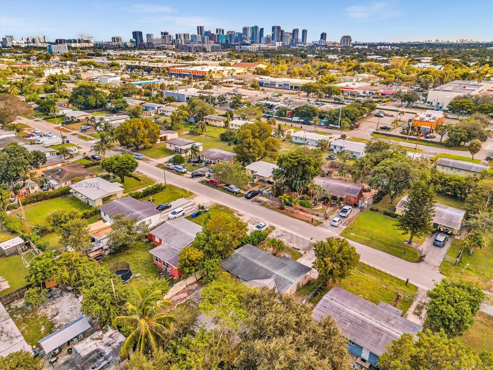 LAUDERDALE MANORS ADD - Residential