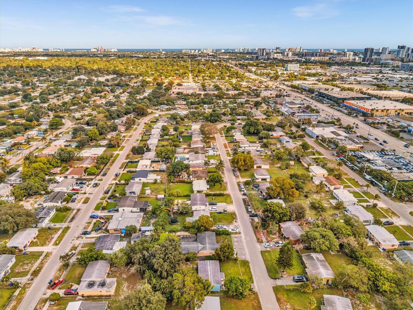 LAUDERDALE MANORS ADD - Residential