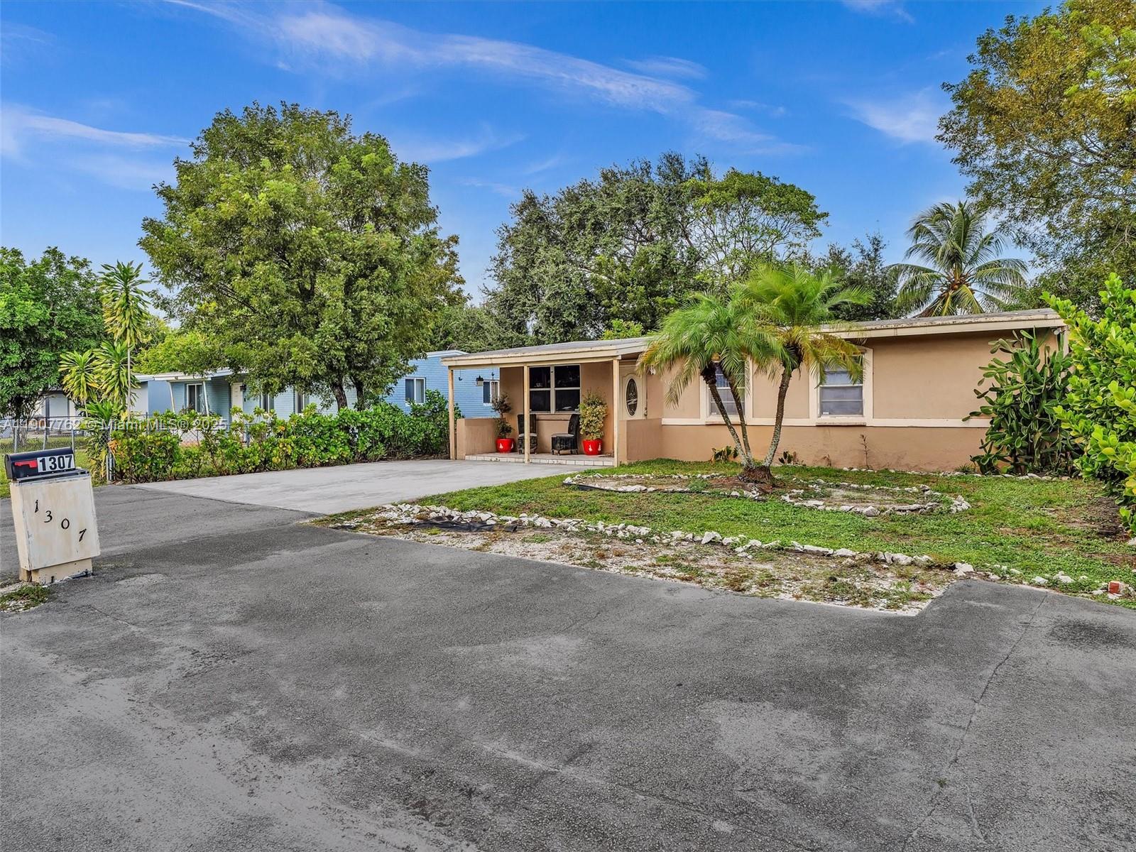 LAUDERDALE MANORS ADD - Residential