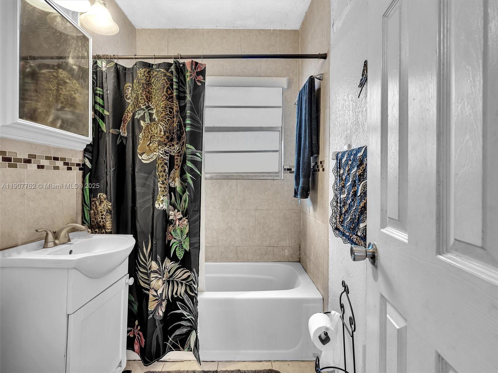 LAUDERDALE MANORS ADD - Residential