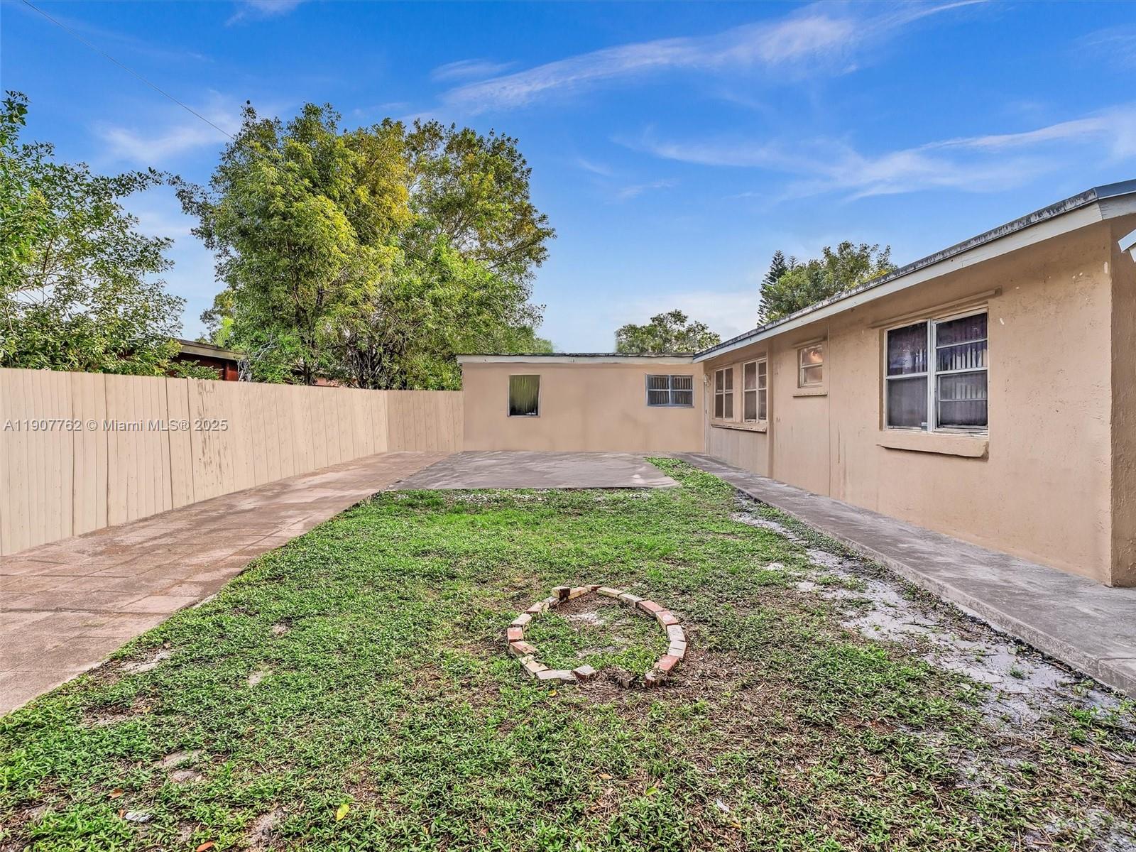 LAUDERDALE MANORS ADD - Residential