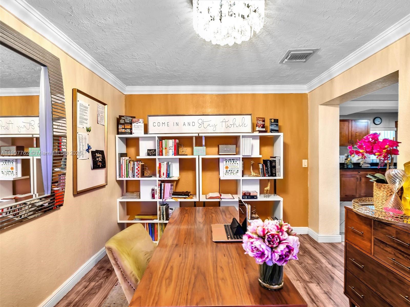 LAUDERDALE MANORS ADD - Residential