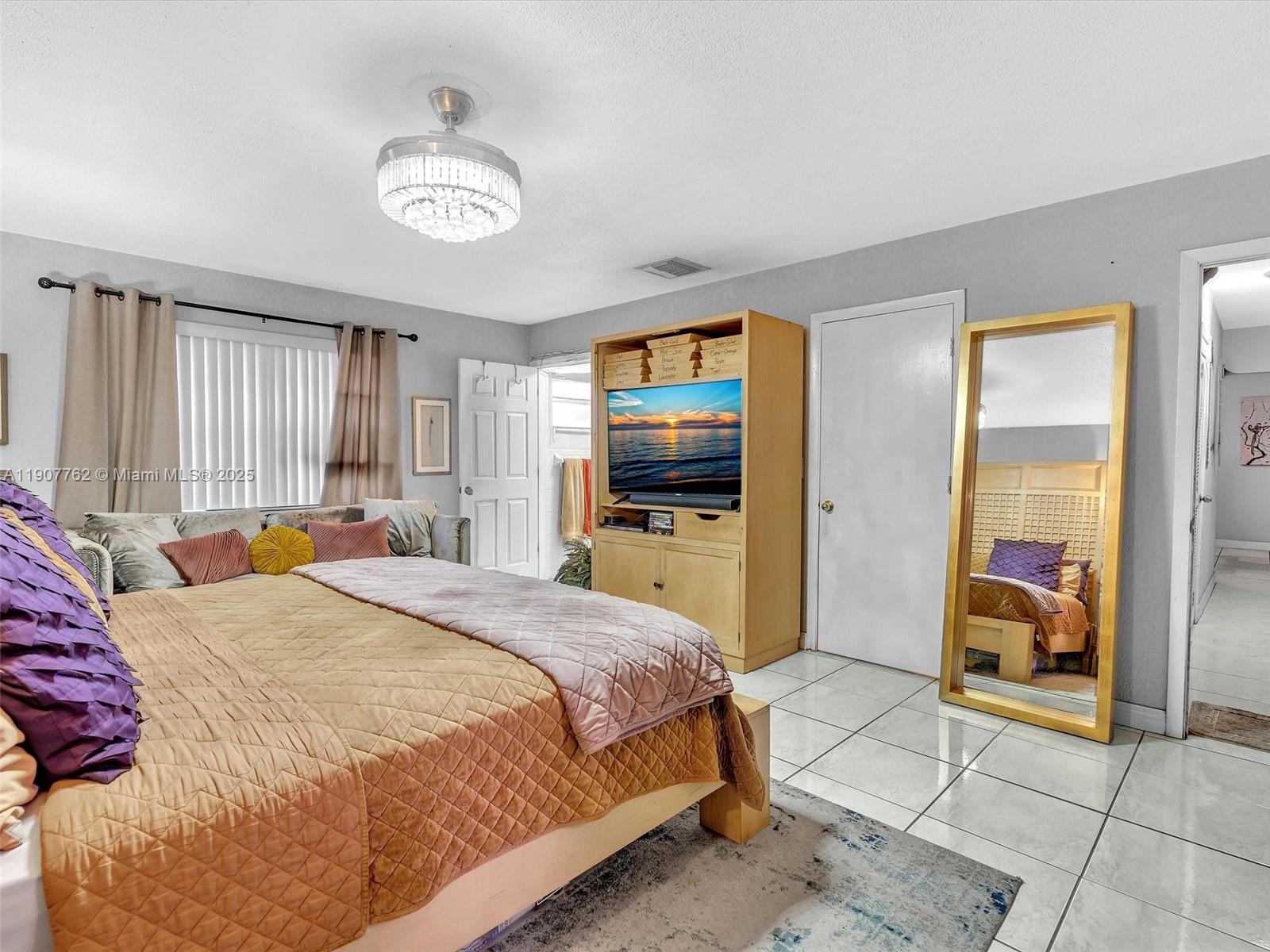 LAUDERDALE MANORS ADD - Residential