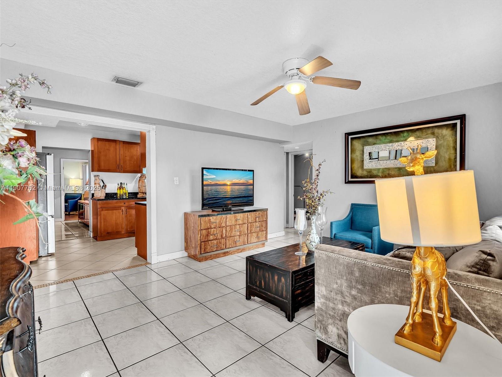 LAUDERDALE MANORS ADD - Residential