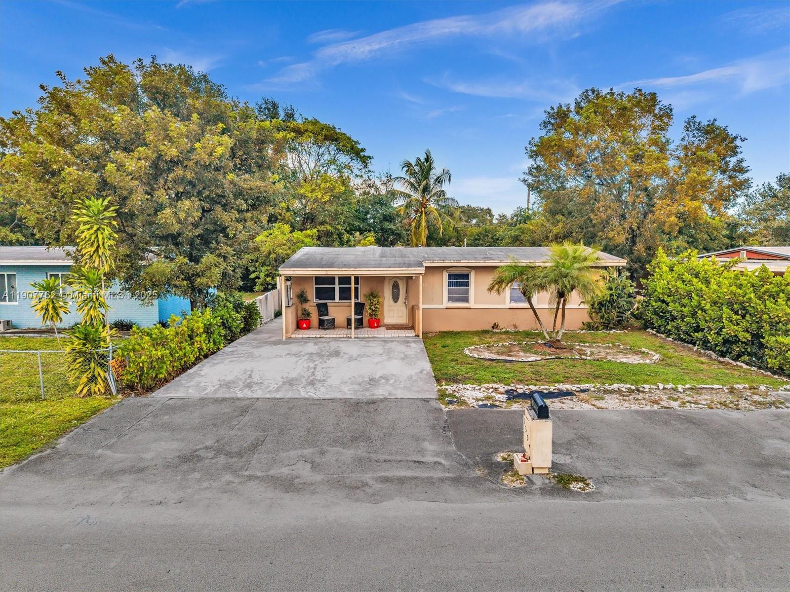 LAUDERDALE MANORS ADD - Residential