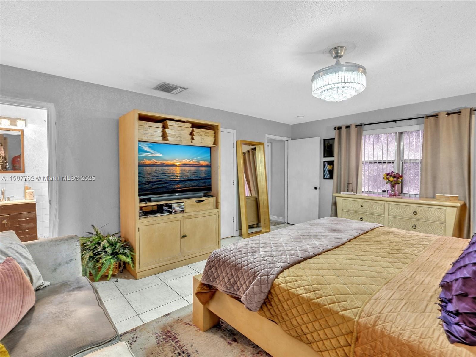 LAUDERDALE MANORS ADD - Residential