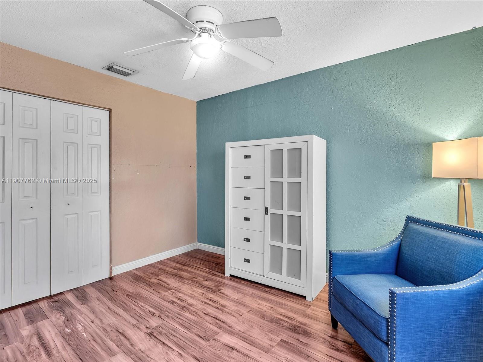 LAUDERDALE MANORS ADD - Residential