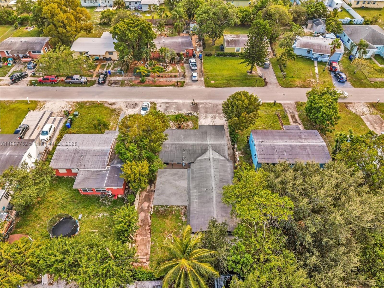 LAUDERDALE MANORS ADD - Residential