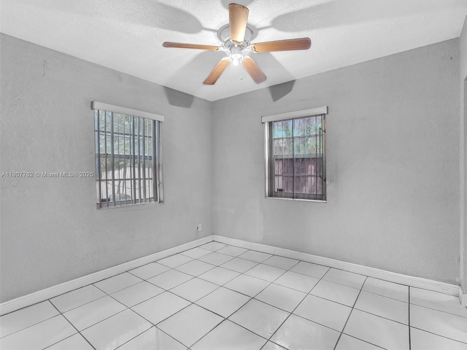 LAUDERDALE MANORS ADD - Residential