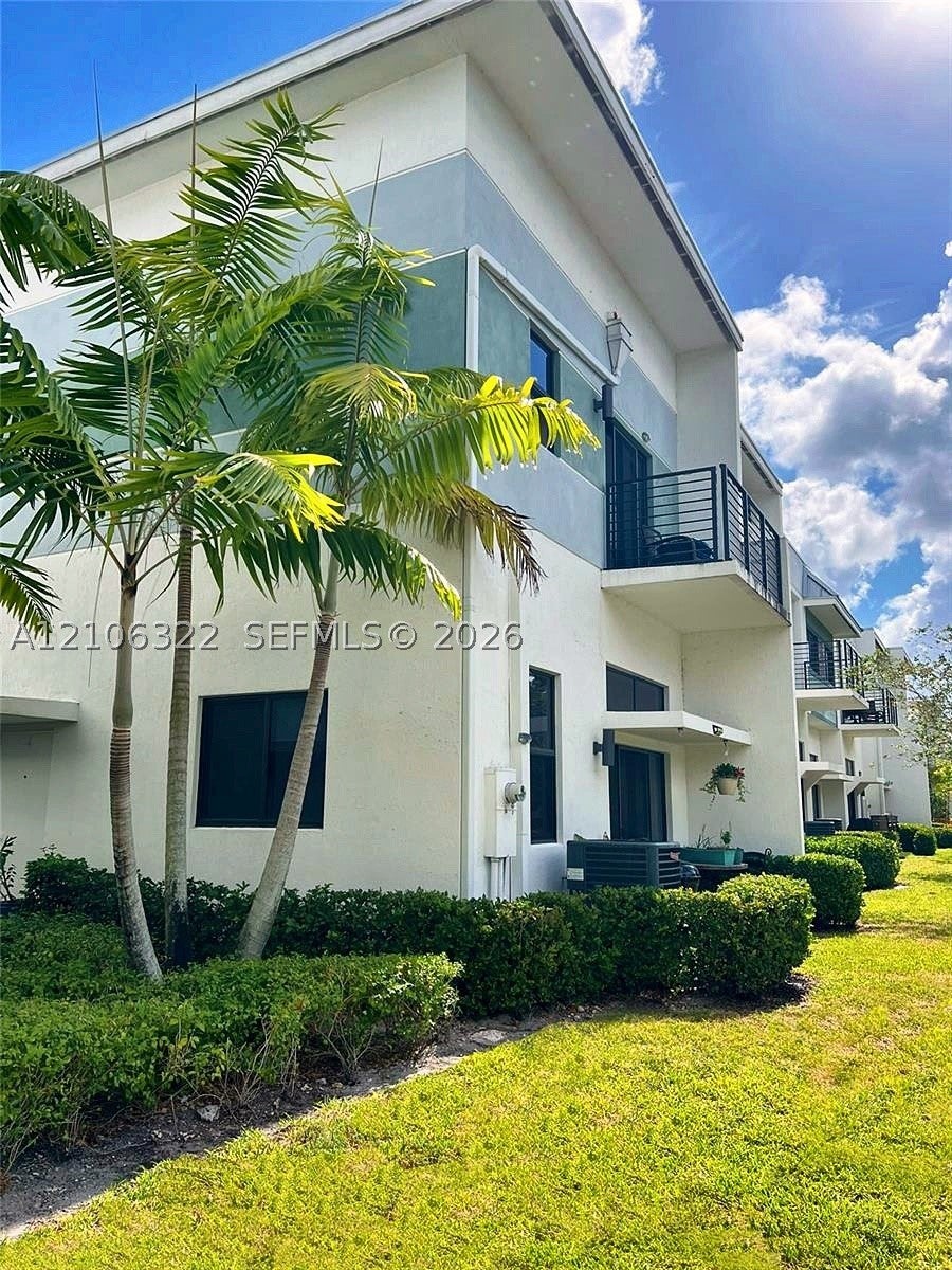 4428 NW 9th St, Plantation FL 33317