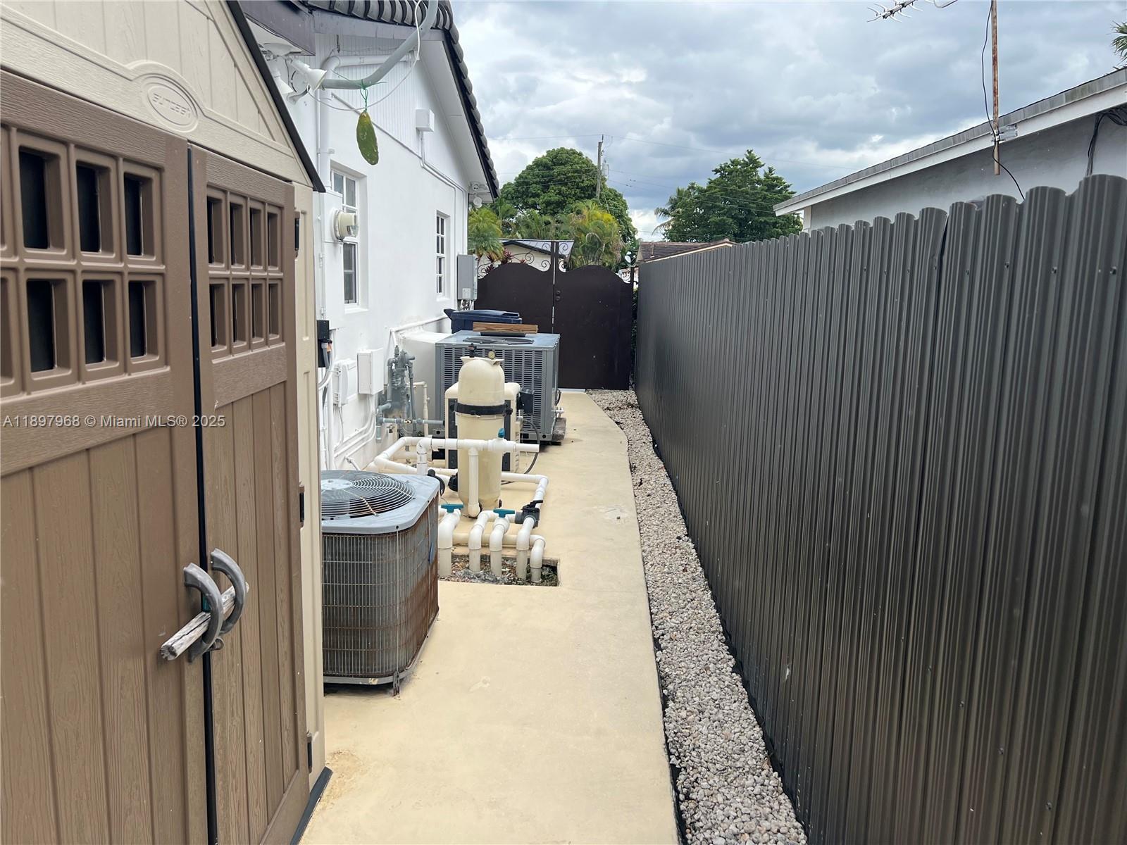 SOUTHERN ESTS 7TH ADDN SE - Residential