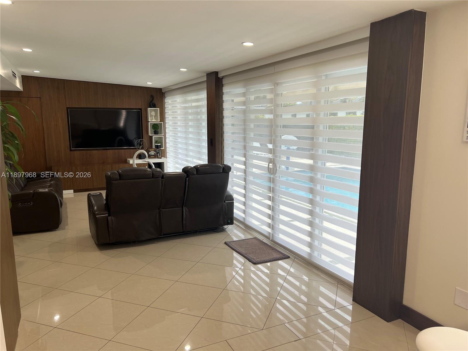 SOUTHERN ESTS 7TH ADDN SE - Residential