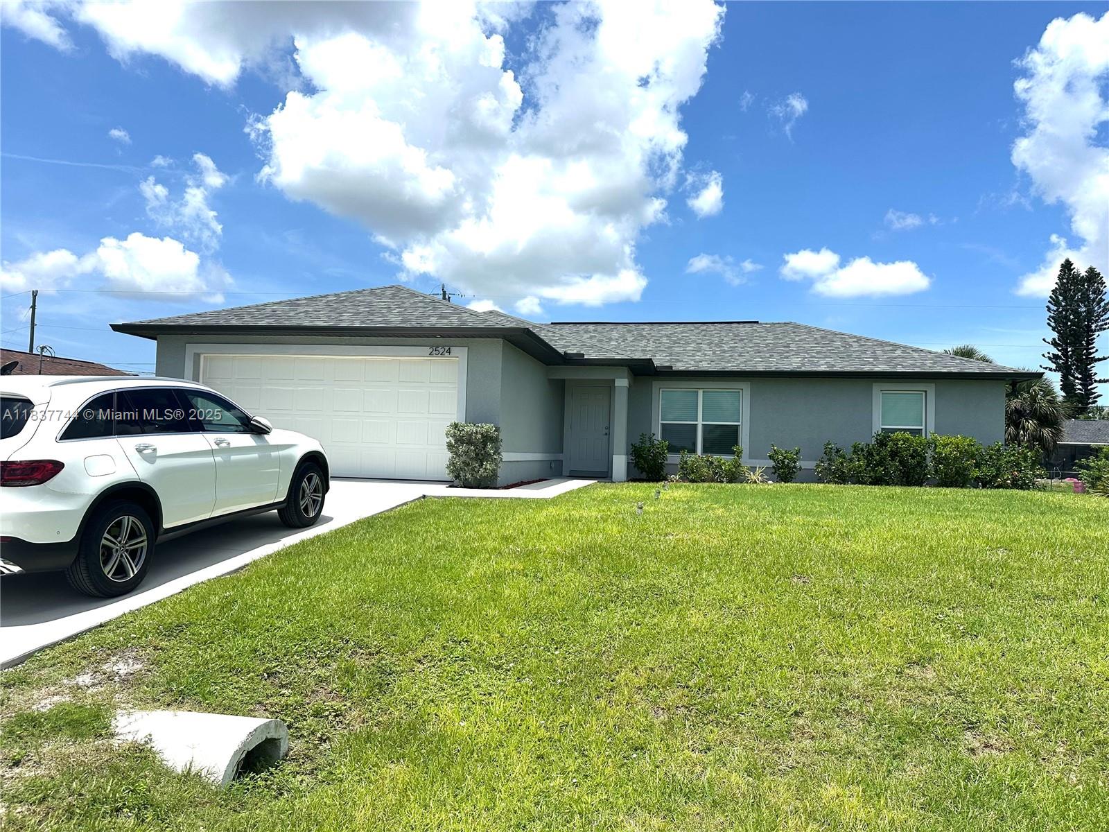 This stunning 2023 property is move-in ready and available for rent or lease-to-own. It features 3 spacious bedrooms, 2 modern bathrooms, a beautiful kitchen, and a perfect living area.
Ideal for comfortable and stylish living.