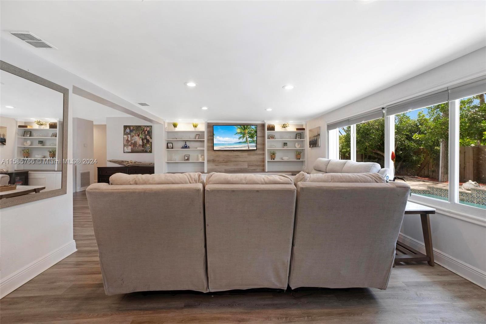 CORAL KEY VILLAS 2ND SEC - Residential