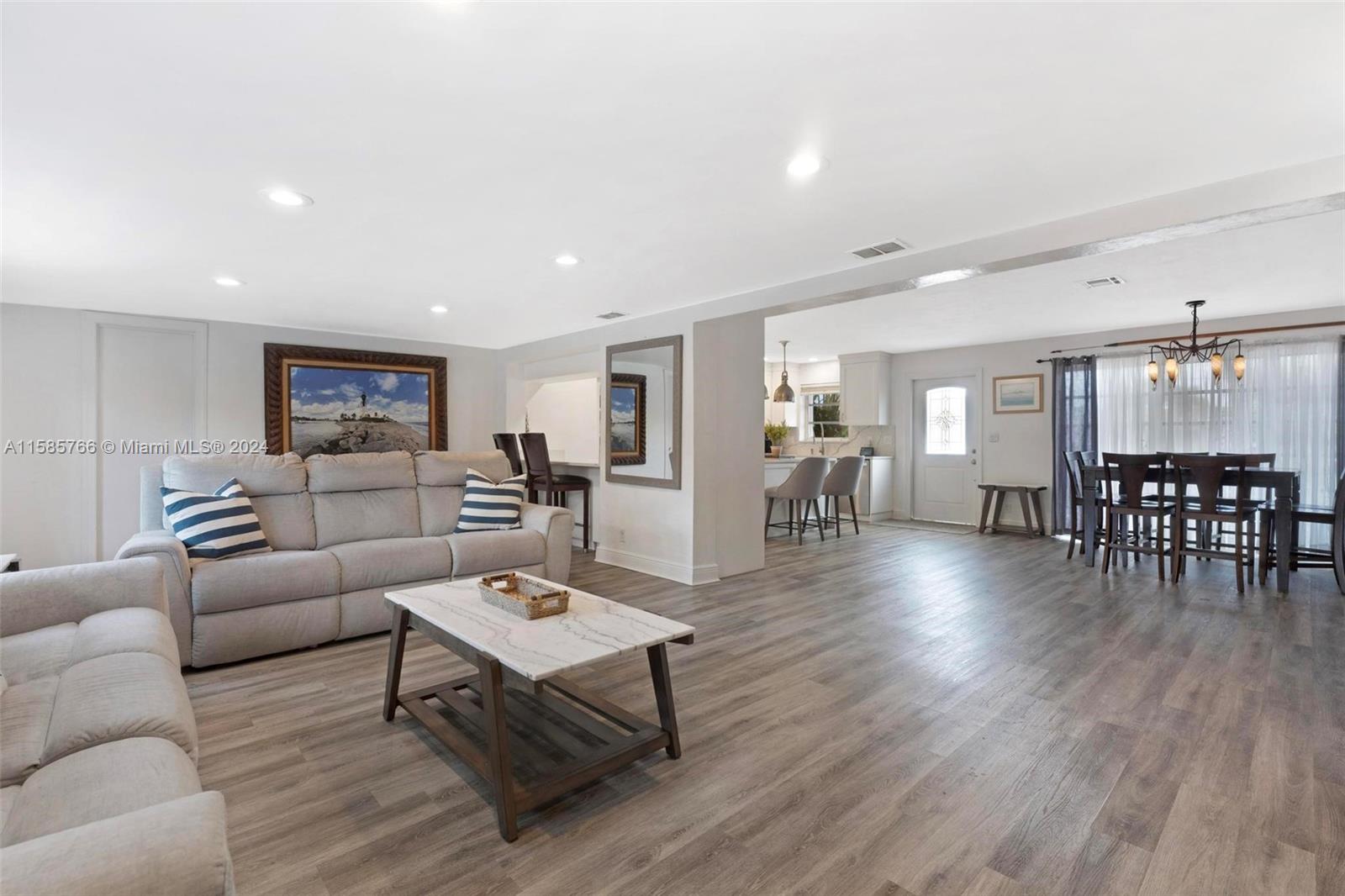 CORAL KEY VILLAS 2ND SEC - Residential