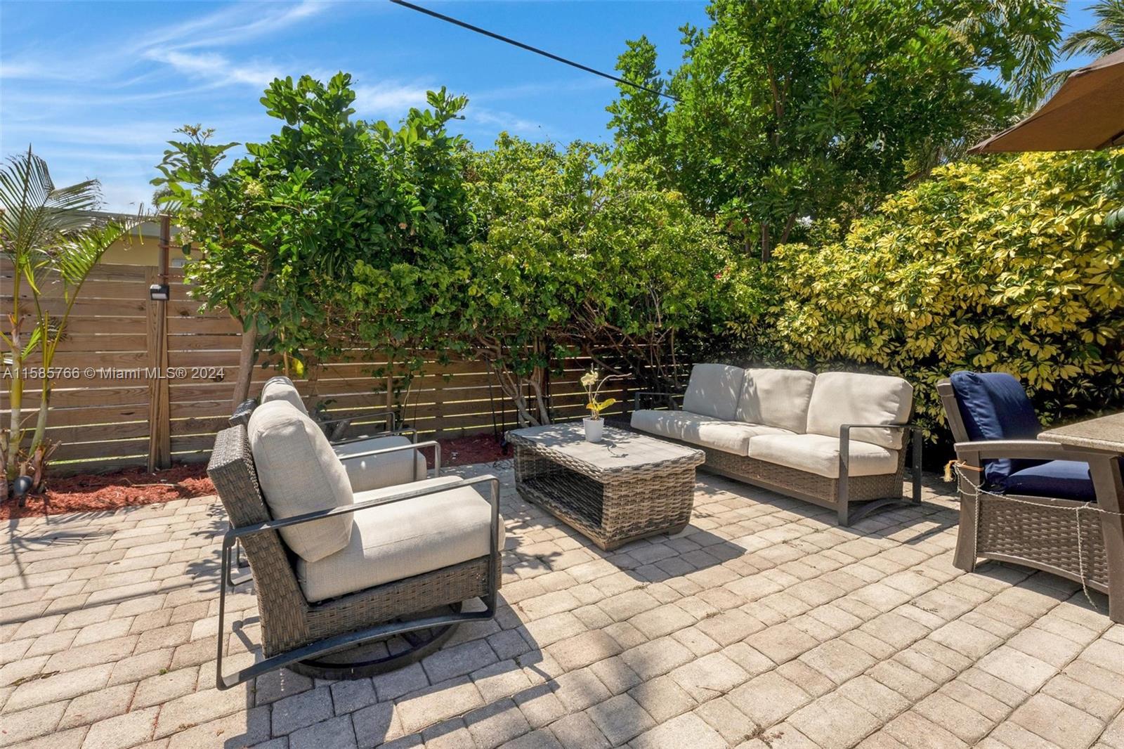 CORAL KEY VILLAS 2ND SEC - Residential