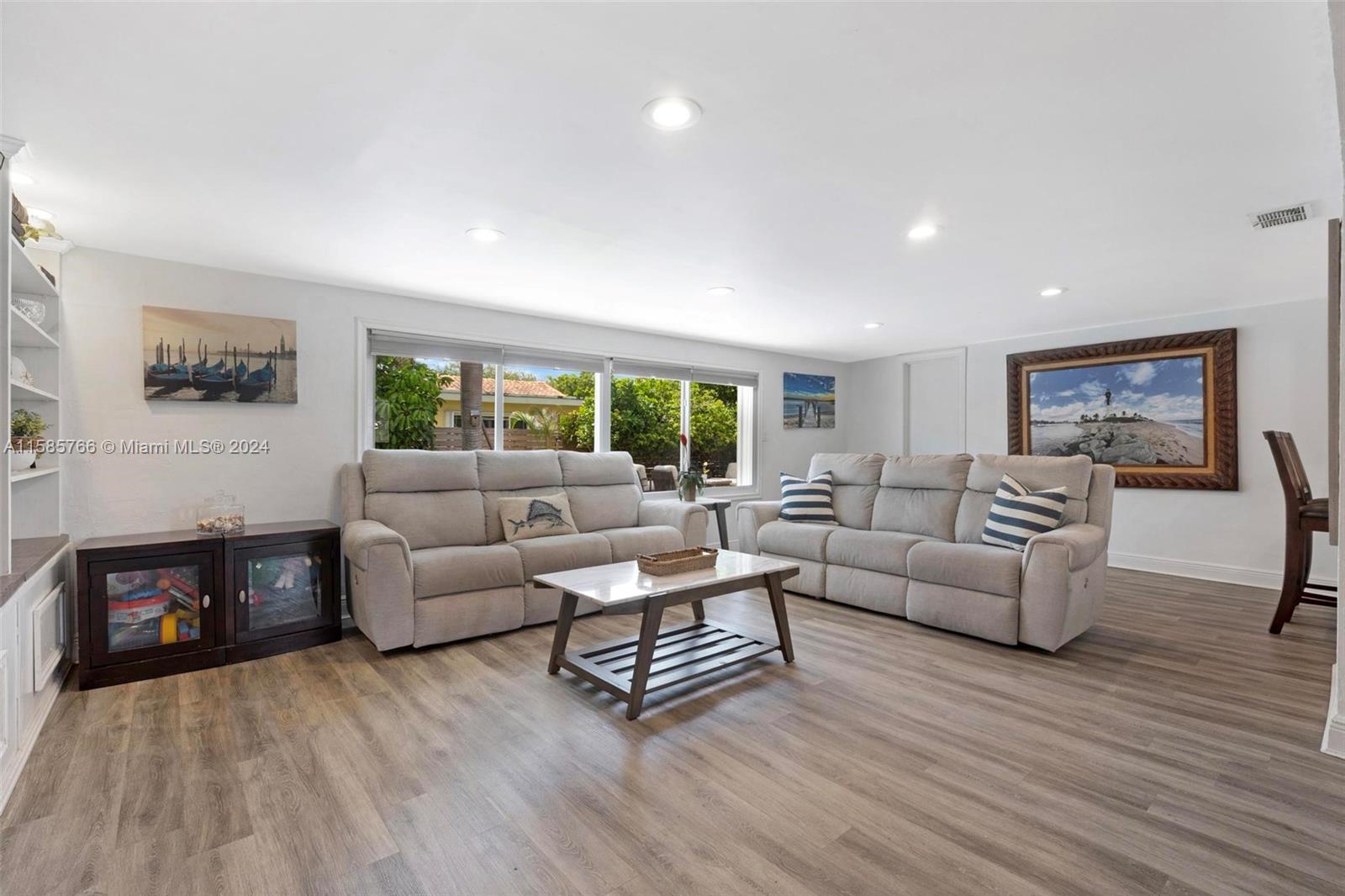 CORAL KEY VILLAS 2ND SEC - Residential