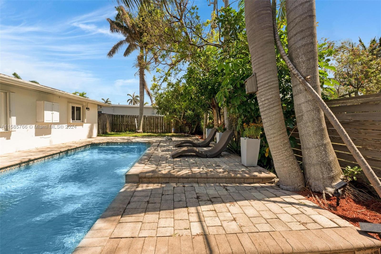 CORAL KEY VILLAS 2ND SEC - Residential