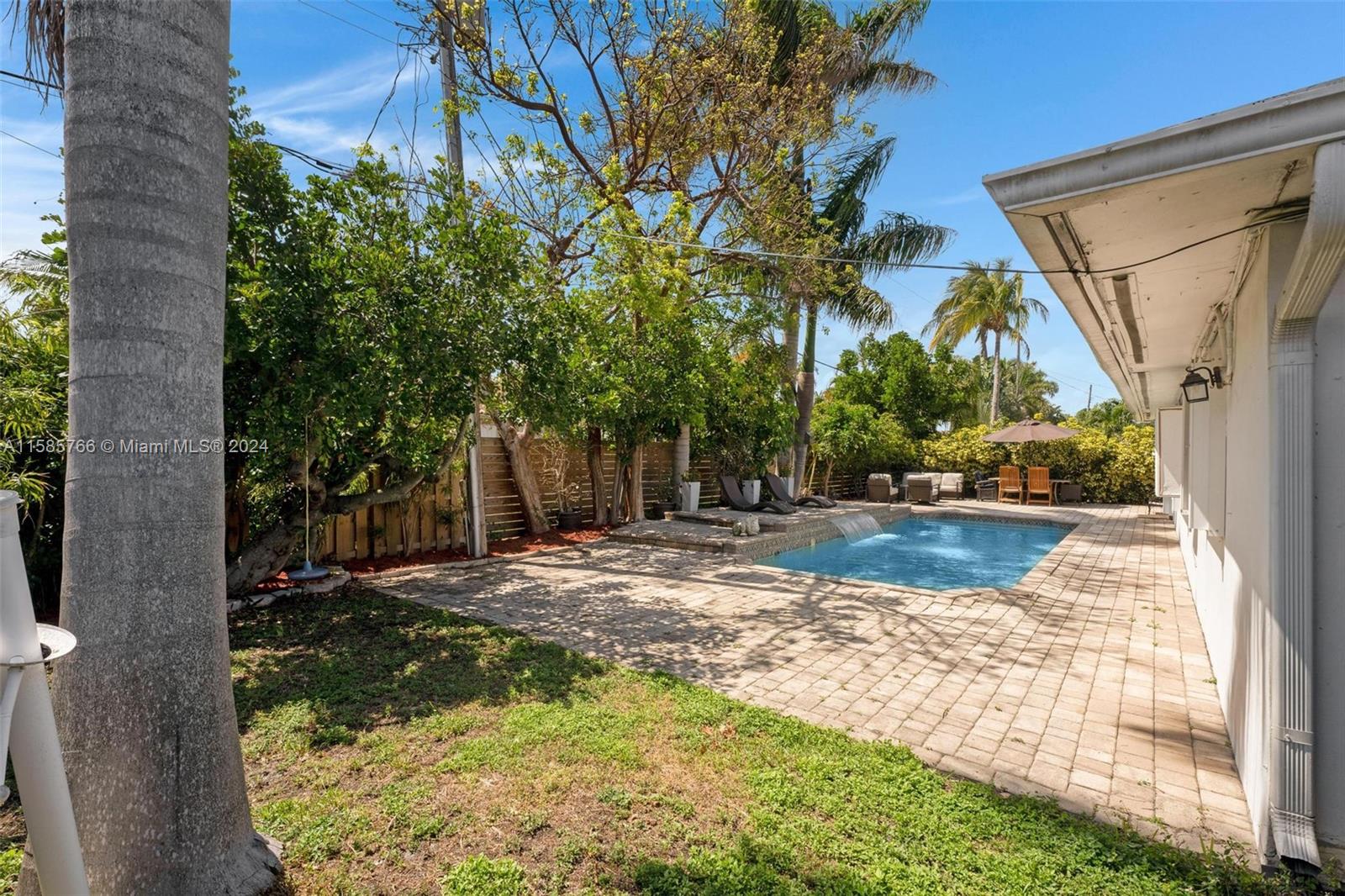 CORAL KEY VILLAS 2ND SEC - Residential