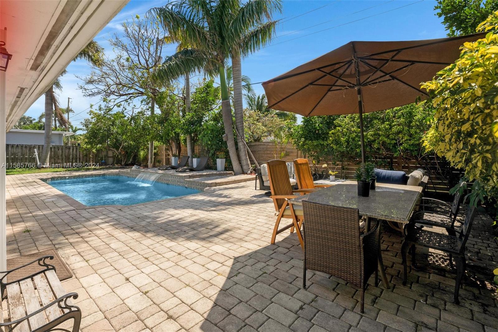 CORAL KEY VILLAS 2ND SEC - Residential