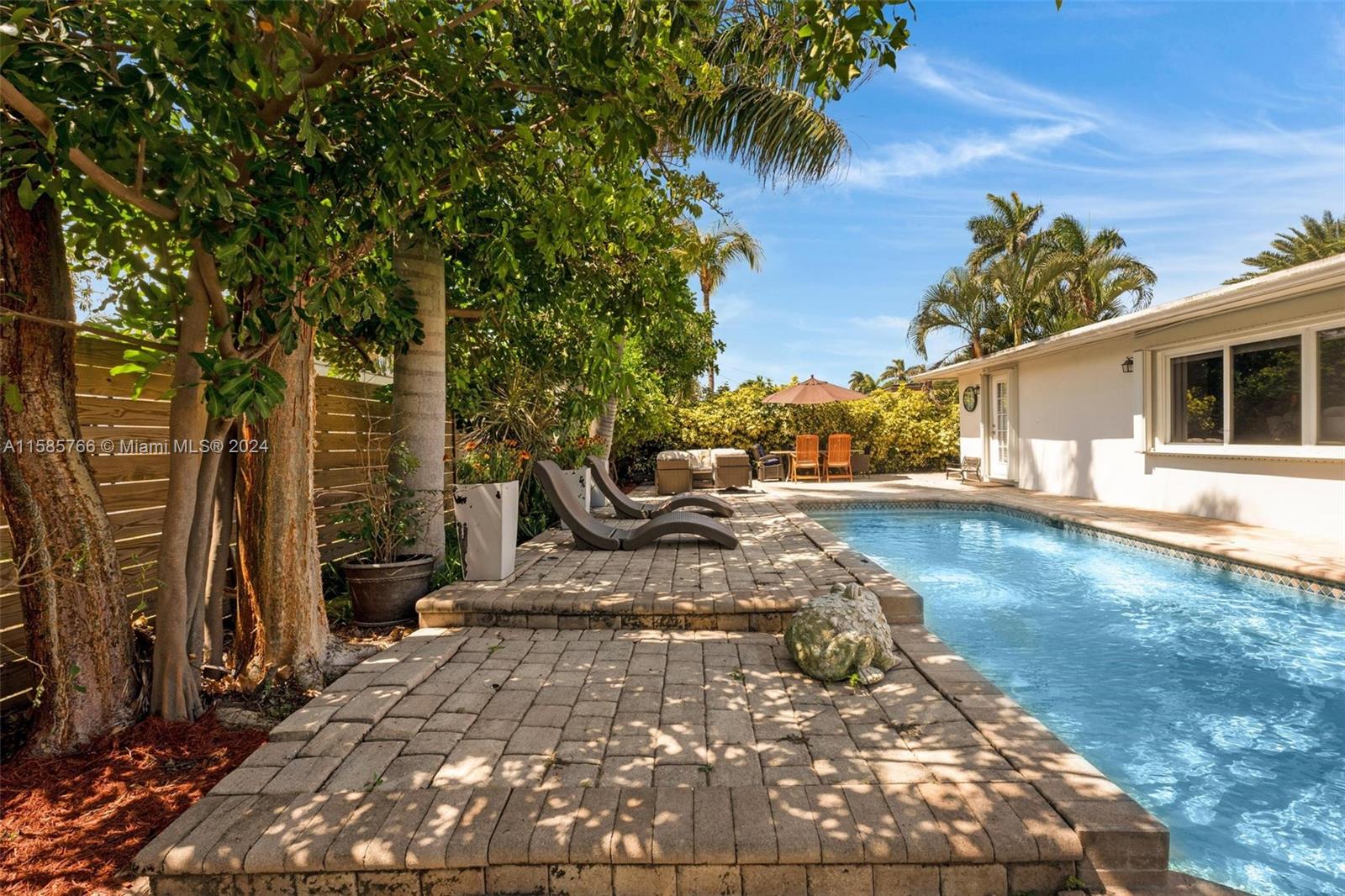 CORAL KEY VILLAS 2ND SEC - Residential