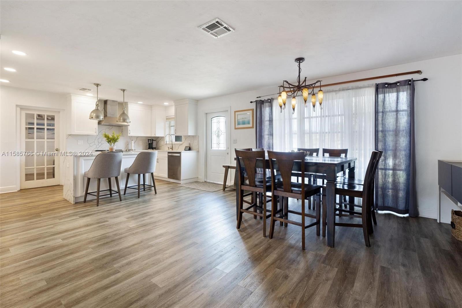 CORAL KEY VILLAS 2ND SEC - Residential