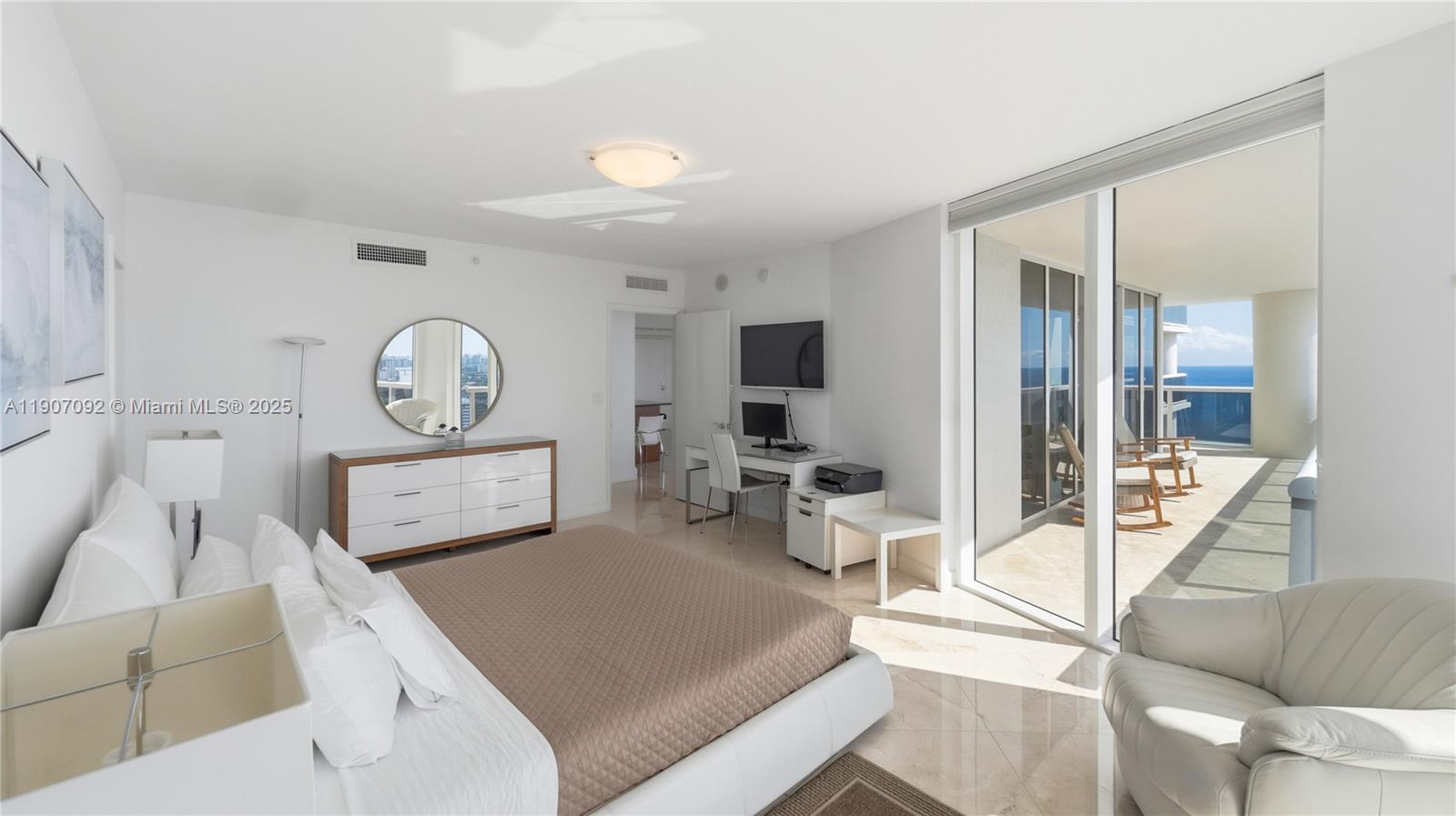 BEACH CLUB CONDO - Residential Lease