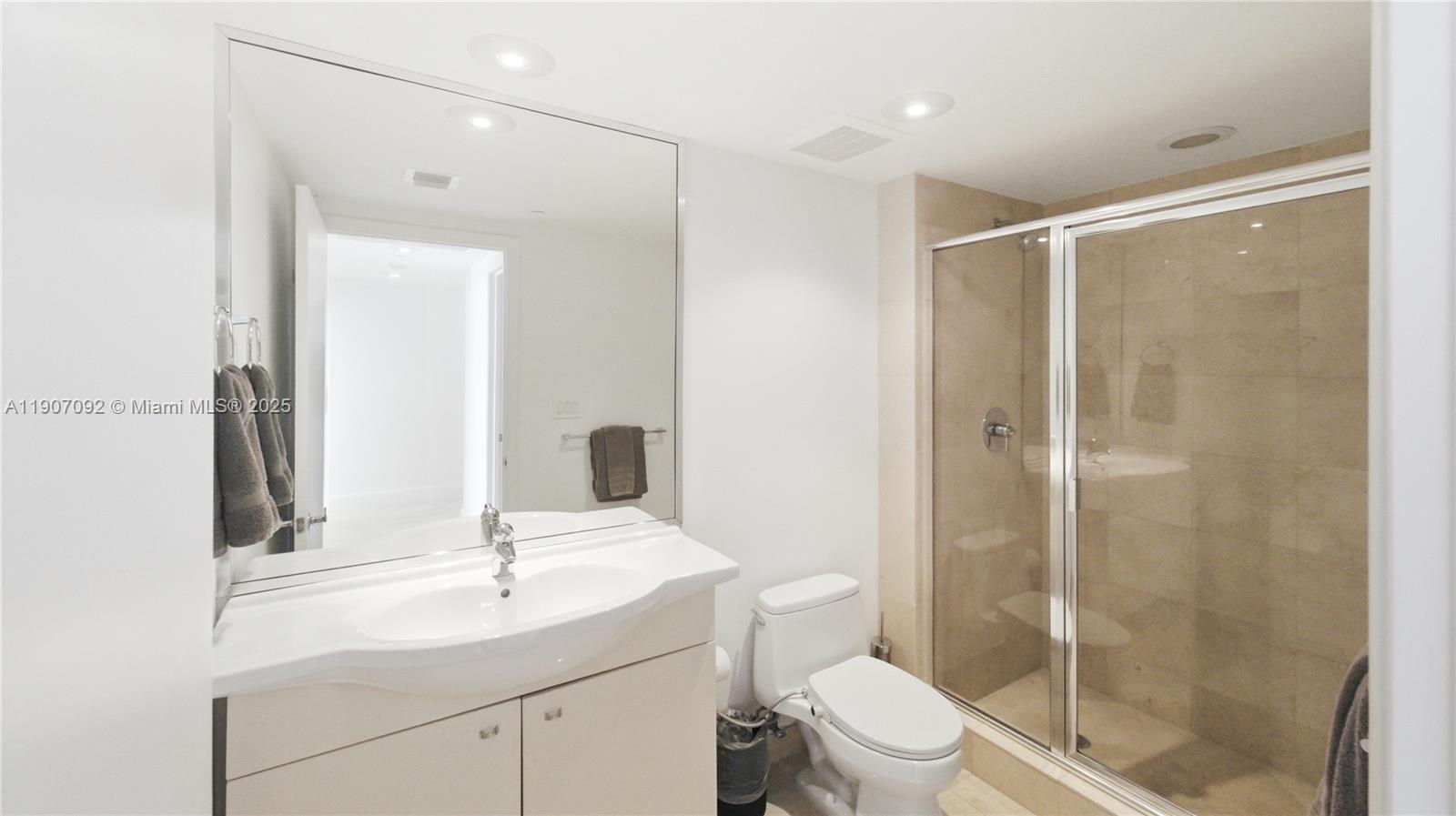 BEACH CLUB CONDO - Residential Lease