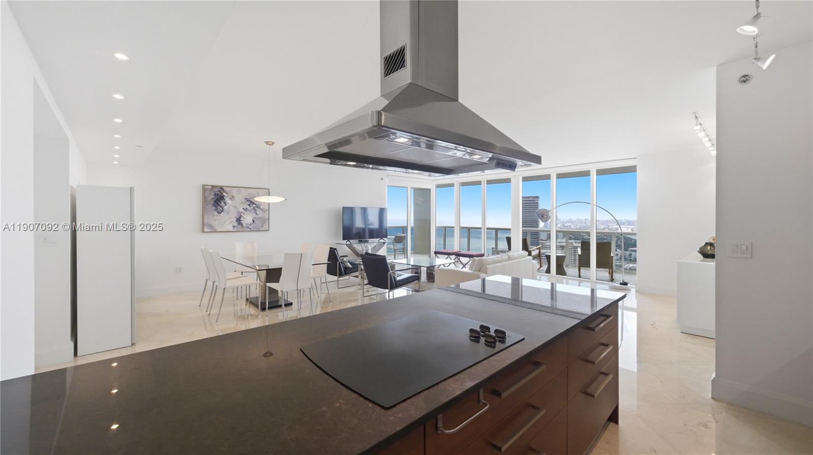 BEACH CLUB CONDO - Residential Lease