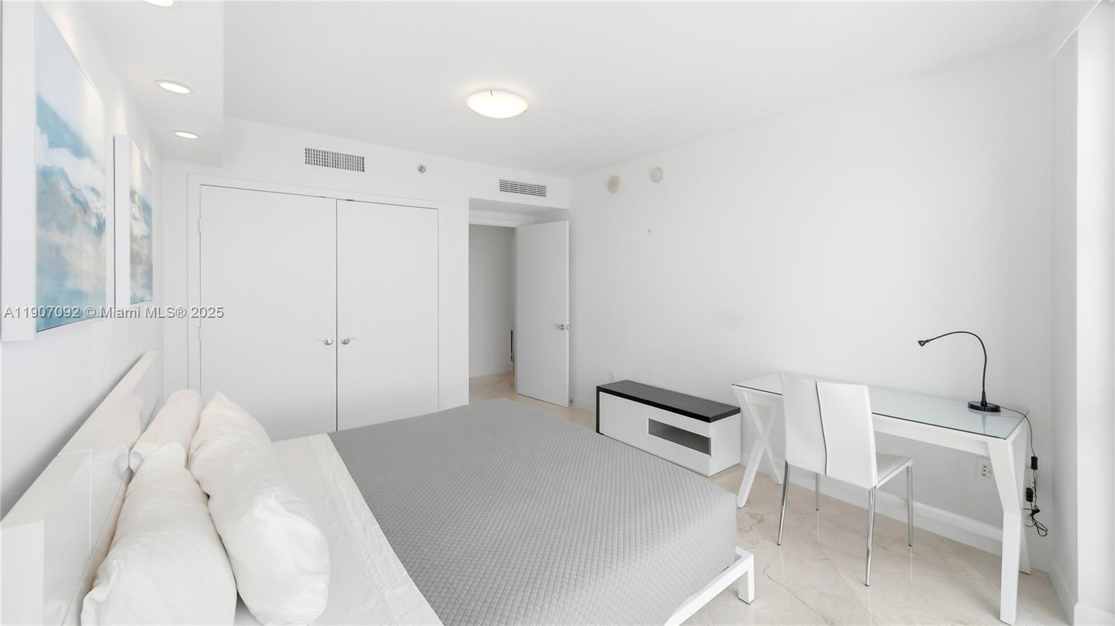 BEACH CLUB CONDO - Residential Lease