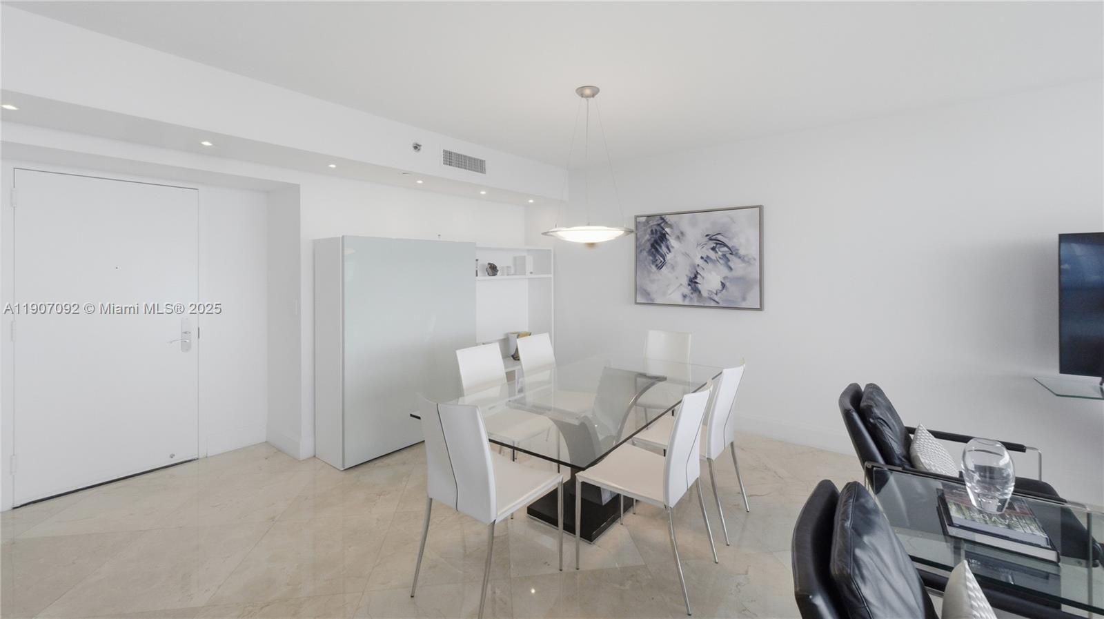 BEACH CLUB CONDO - Residential Lease