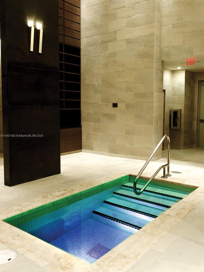 BEACH CLUB CONDO - Residential Lease