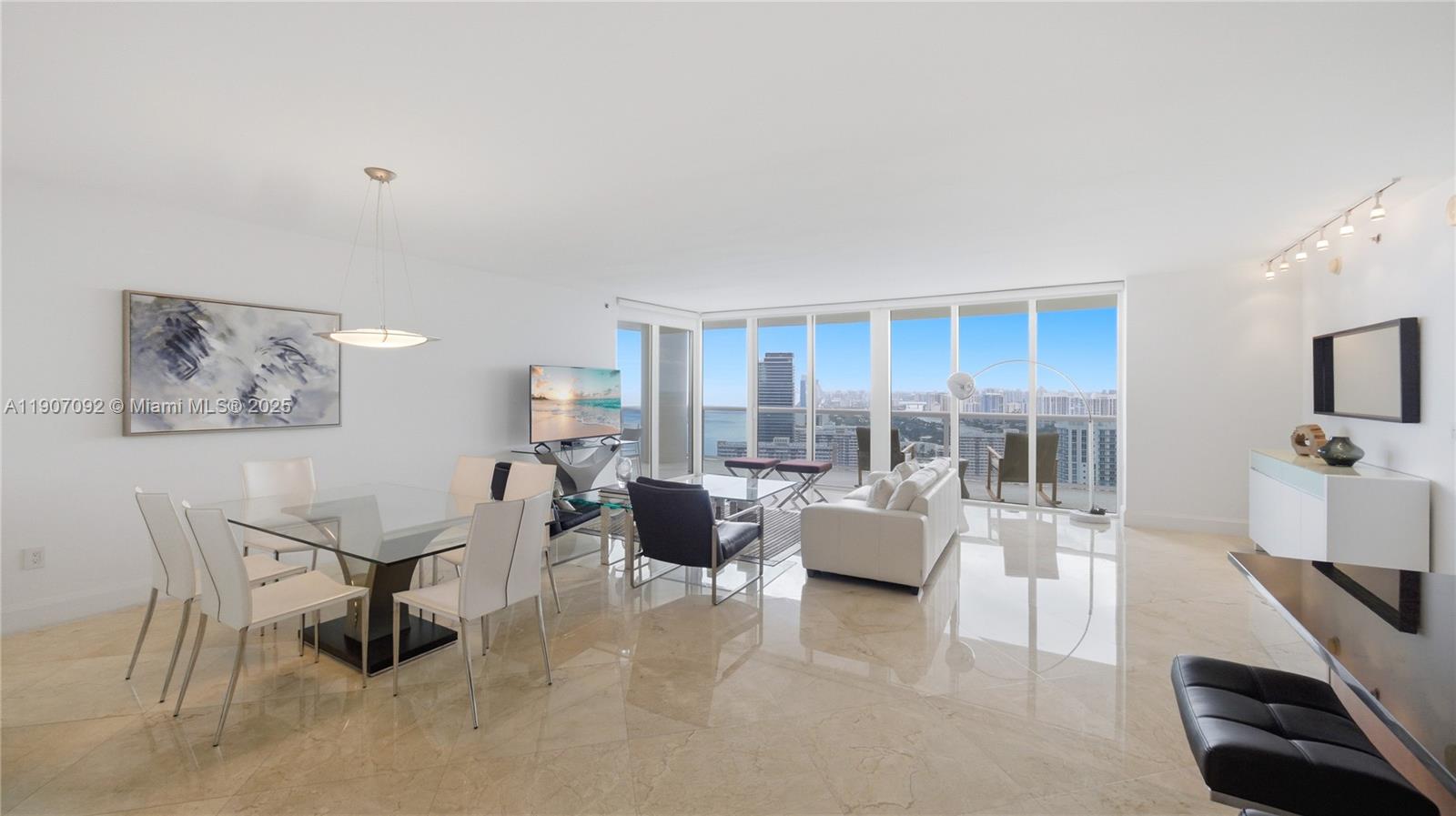 BEACH CLUB CONDO - Residential Lease